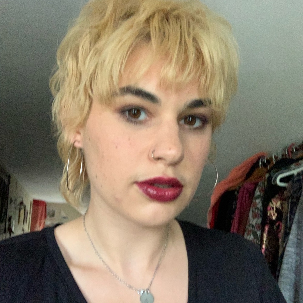 Meet your Posher, Abi